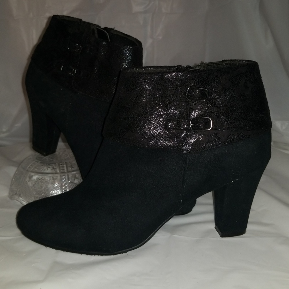 Hush Puppies Soft Style Black Paisley Booties